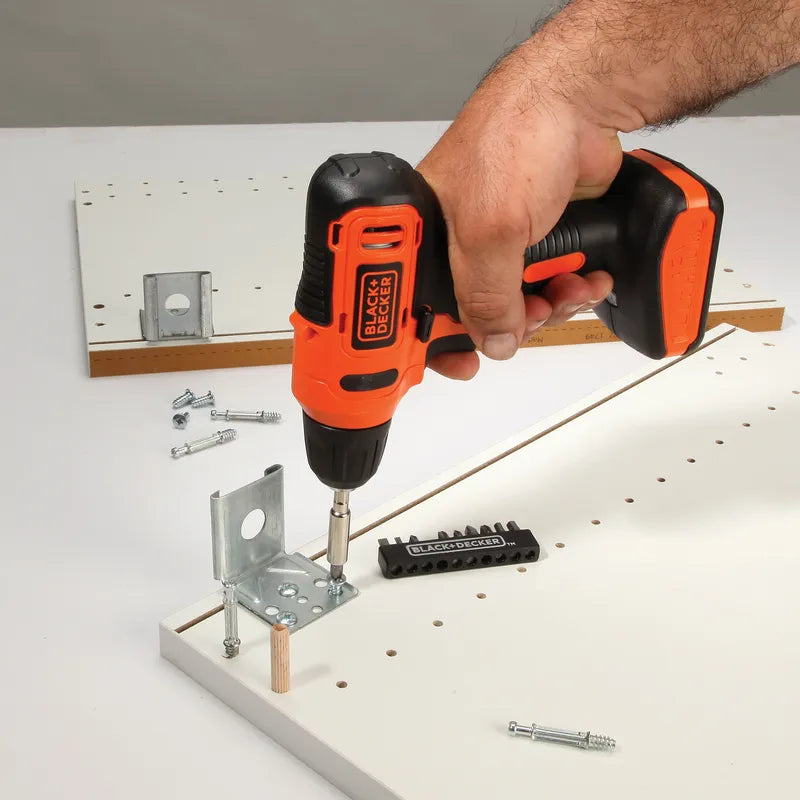 Taladro Inalámbrico 12V + 13 Accesorios BLACK+DECKER