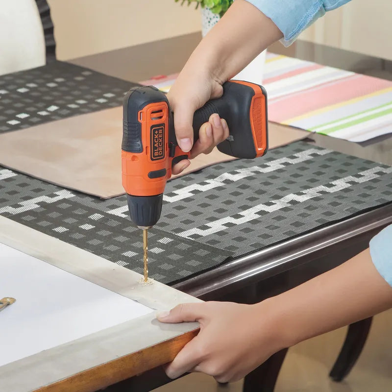 Taladro Inalámbrico 12V + 13 Accesorios BLACK+DECKER