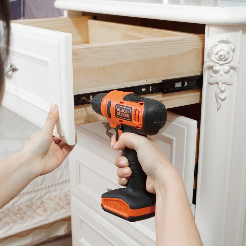Taladro Inalámbrico 12V + 13 Accesorios BLACK+DECKER